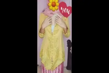 Live Ukhti Kebaya Hijab Pink Pamer Bodi Montok